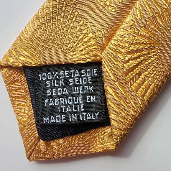 CHANEL Men's Vintage Tie 100% Silk Made in Italy gold sunbursts with CCs - Picture 3 of 5